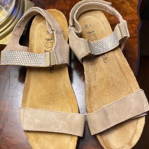 Tan sandals size 6